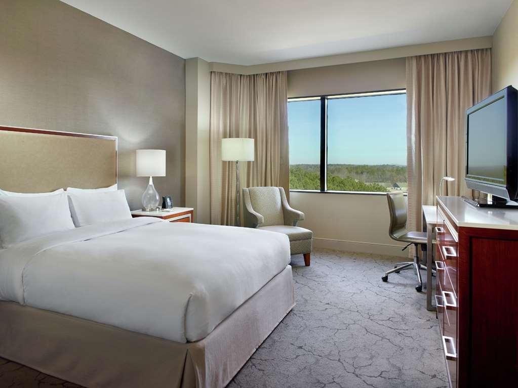 Hilton Atlanta Northeast Hotel Norcross Room photo